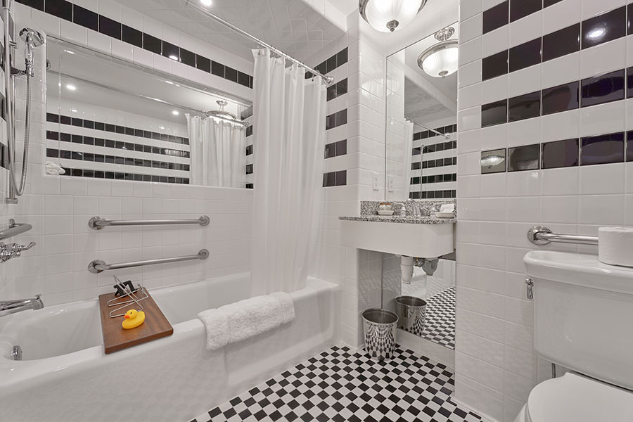O.Henry Hotel Accessible Queen Room with Shower Tub Combo
