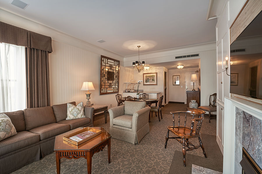 O.Henry Hotel Magi Suite Living Room and Wet Bar