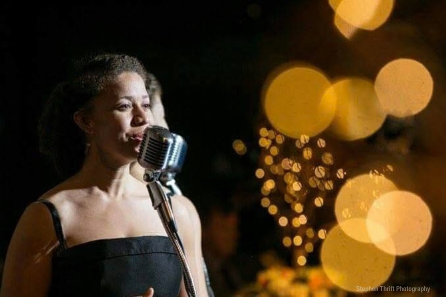 Nishah DiMeo Nishah DiMeo sings jazz Christmas Eve